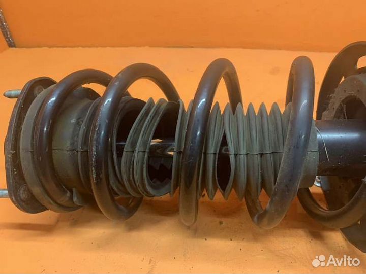 Стойка амортизатора передняя левая Honda Pilot 2