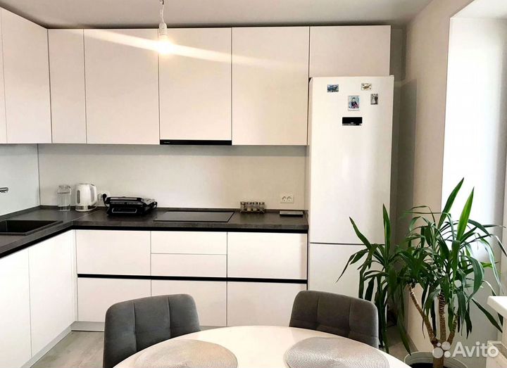 Кухонный гарнитур угловой в потолок