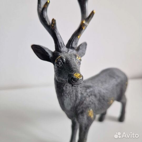 Фигурка олень с позолотой декоративная