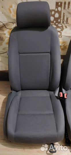 Передние сиденья Volkswagen Golf 5