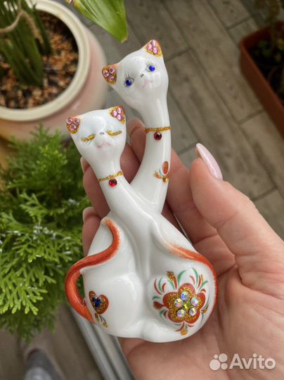 Фарфоровые статуэтки коты