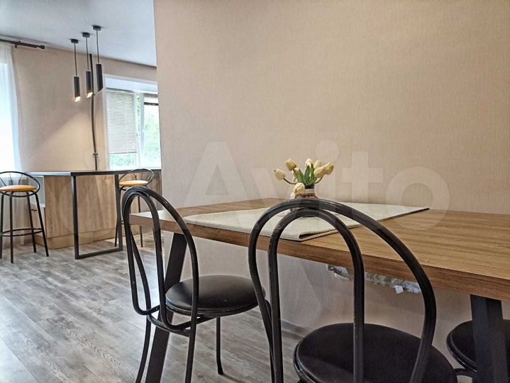 2-к. квартира, 65 м², 2/5 эт.