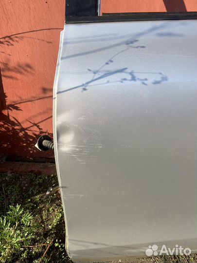 Продам заднюю левую дверь Toyota vitz ksp90