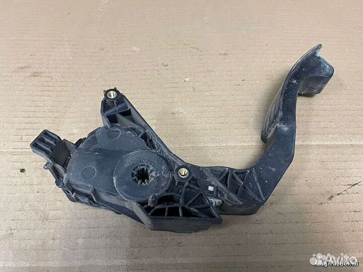 Педаль газа Renault Logan II (14.) M/T