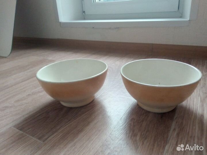 Посуда (фужеры, кофейные чашки, салатницы)