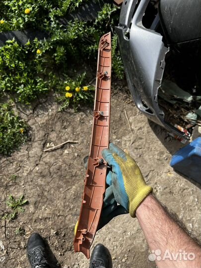 Накладка передней левой двери Тойота Авенсис t25