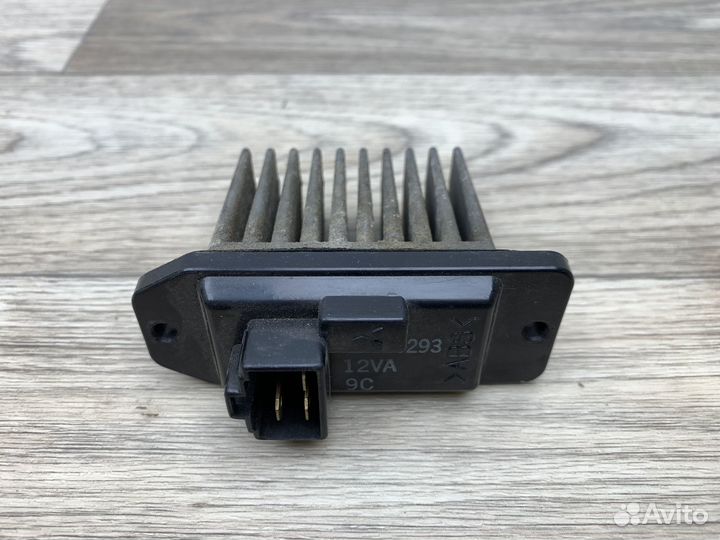 Резистор печки Mitsubishi Carisma