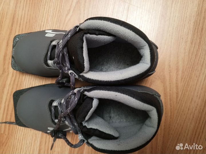 Ботинки лыжные