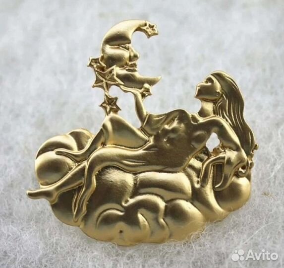 Брошь дама с полумесяцем Kirks Folly Style