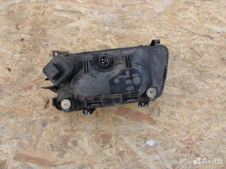 Фара правая Audi A3 8L галоген