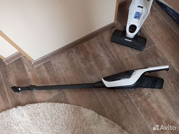 Вертикальный беспроводной пылесос Samsung VS6000