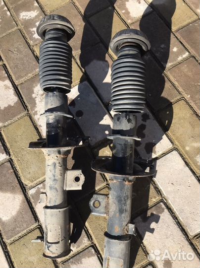 Продаю амортизаторы для kia rio