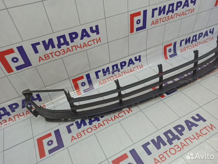 Решетка в бампер центральная Skoda Superb (3T) 3T08536779B9