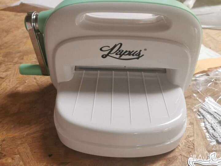 Машинка для вырубки и тиснения с ножами