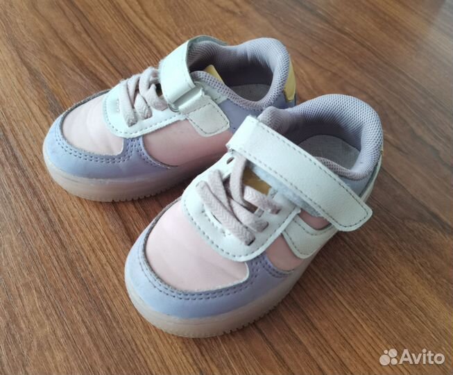 Кроссовки детские 22 размер