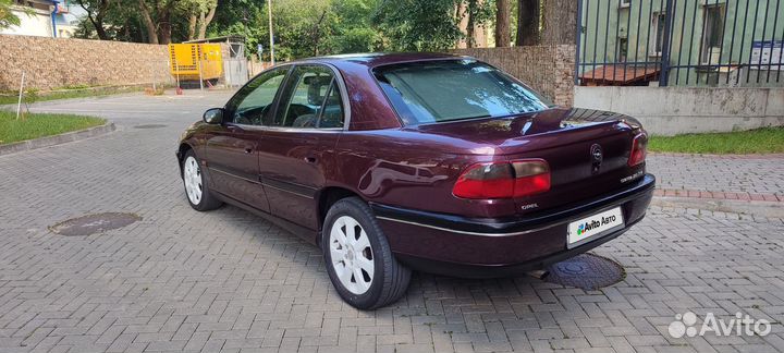 Opel Omega 2.0 МТ, 1996, 240 000 км