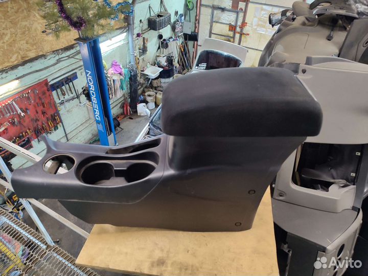 Подлокотник Mitsubishi Outlander XL, Peugeot 4007