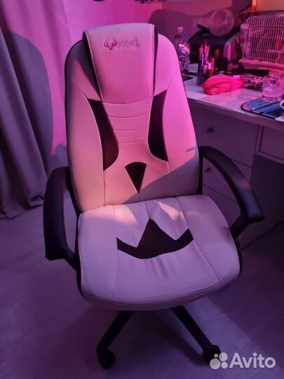 Компьютерное кресло белое