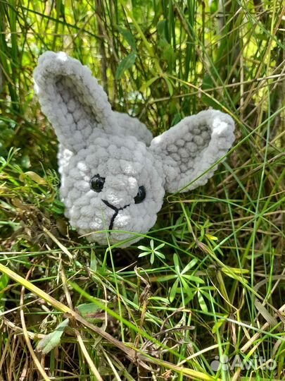 Вязаные игрушки зайчик, хамелеон