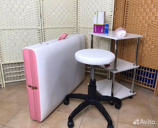 Кушетка-стол для татуажа удобная новая