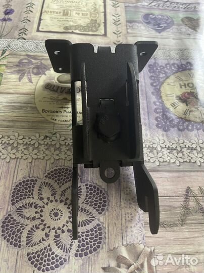 Кронштейн-фиксатор для запасного колеса газель