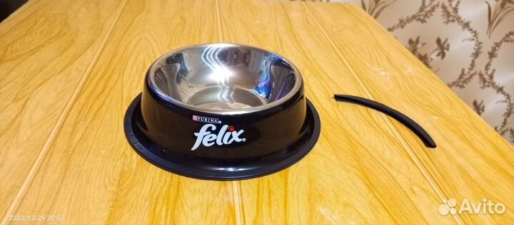 Миска для животных +3 игрушки шарика в подарок