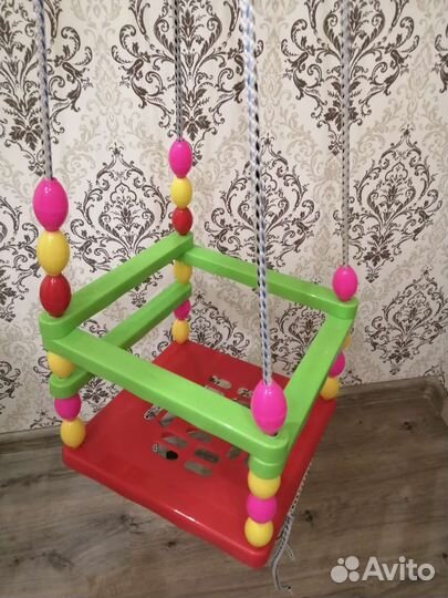 Детская качелька