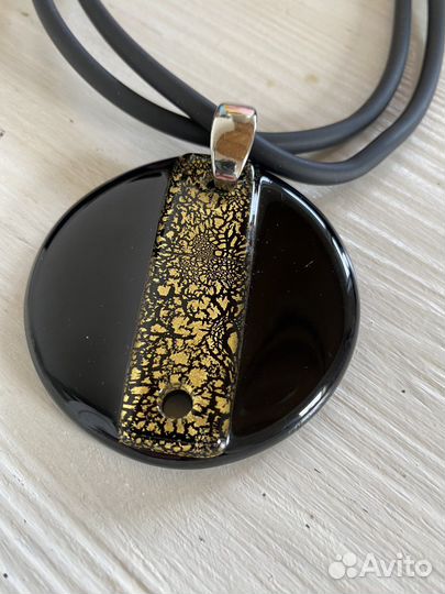 2 разных колье из муранского стекла