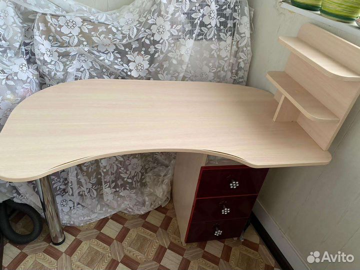 Стол для маникюра бу