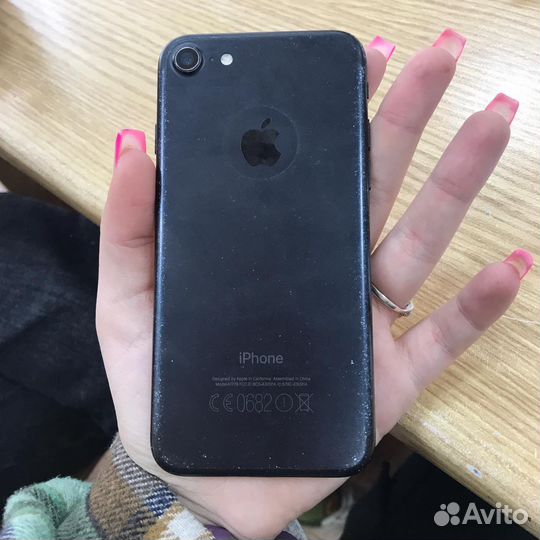 Телефон iPhone 7