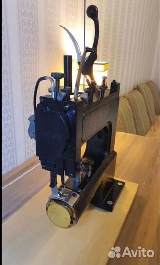 Рукавная швейная машина по коже