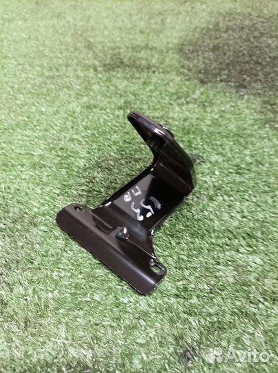 Кронштейн (сопут. товар) Audi Q7 2005