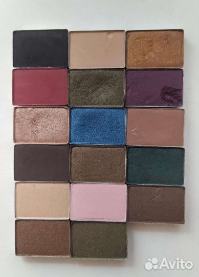 Тени и футляры Mary Kay