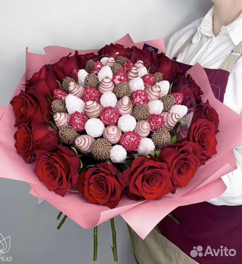 Клубничнвй букет в шоколаде