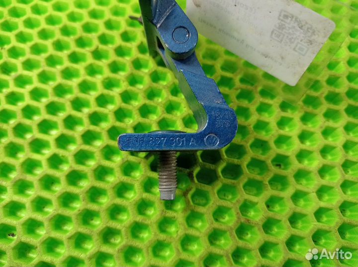 Петли крышки багажника Volkswagen Tiguan