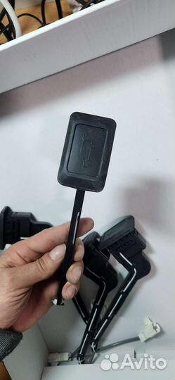 Кнопка открывания багажника Toyota RAV4