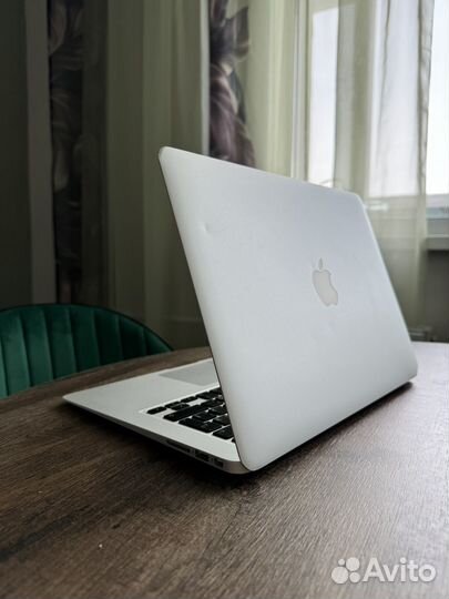 Apple MacBook Air 13 (2014)