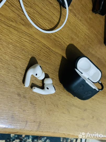 Airpods про