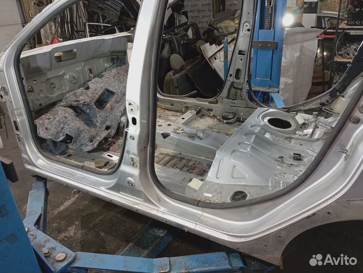 Порог со стойкой левый Renault Sandero Stepway (5S)