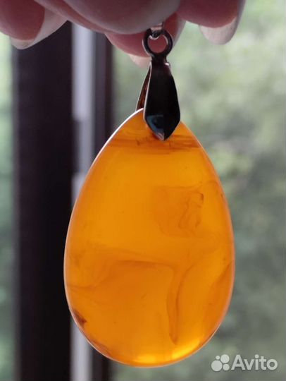 Кулон янтарь
