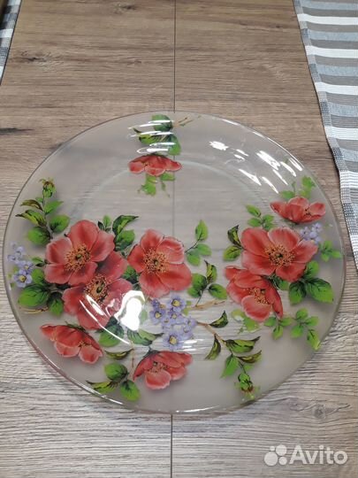 Посуда б/у: тарелки, стаканы, графин, чашки