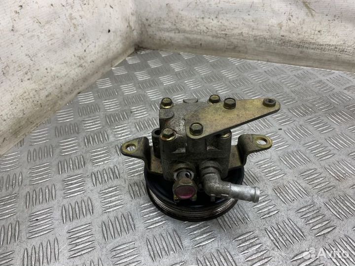 Насос гидроусилителя Nissan Primera P12 QR20DE