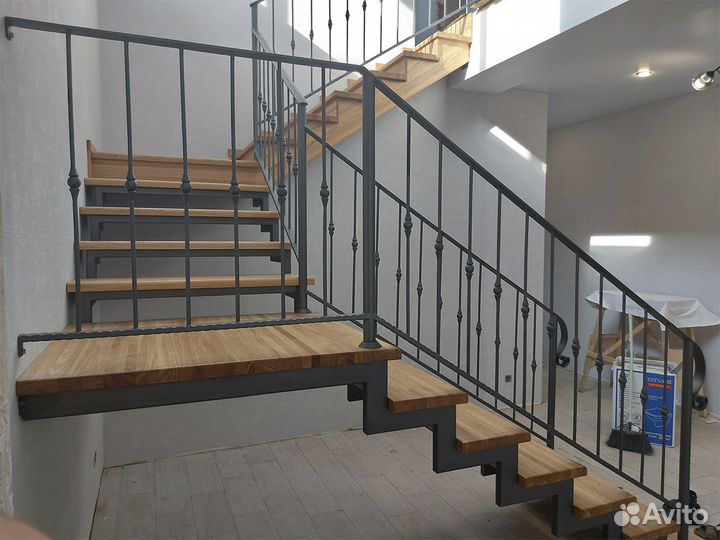 Лестница на металлокаркасе