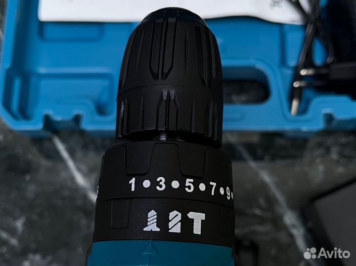 Шуруповерт ударный makita 26V с насадками