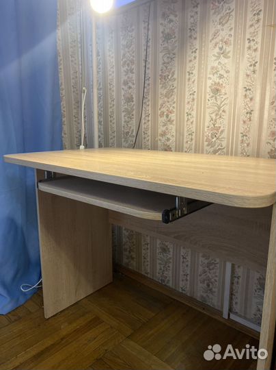 Письменный стол