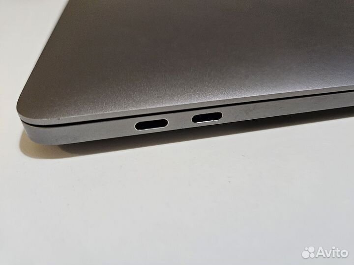 Продам MacBook Pro 13 (2017, i7, 16 GB)