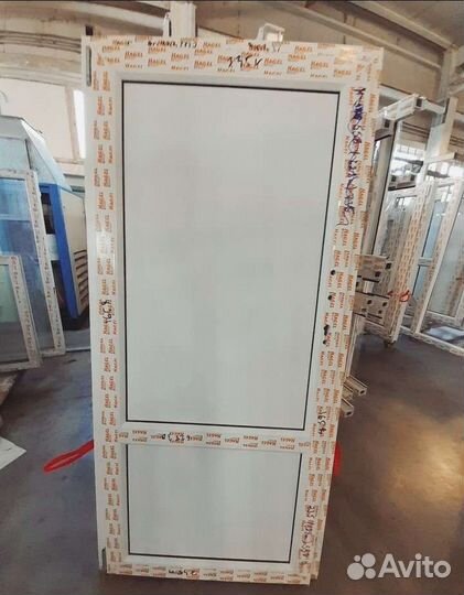 Дверь пластиковая новая