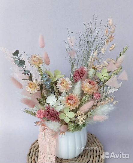 Композиция из стабилизированных цветов сухоцветов
