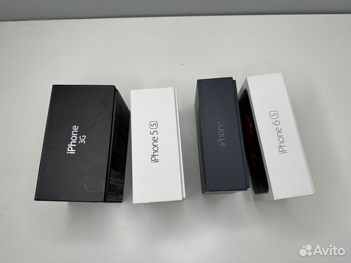 Коробки от iPhone разного поколения