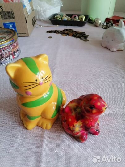Копилки фарфоровые. Кот и кролик